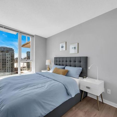 Spacious Dt 2-Bdr High-Rise With View, Pool, Gym Vancouver Dış mekan fotoğraf